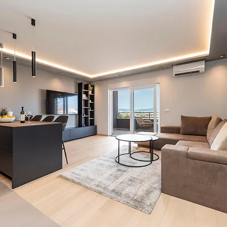 5-star Luxury Penthouse Hedera