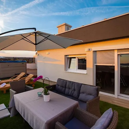 5-star Luxury Penthouse Hedera Apartment *